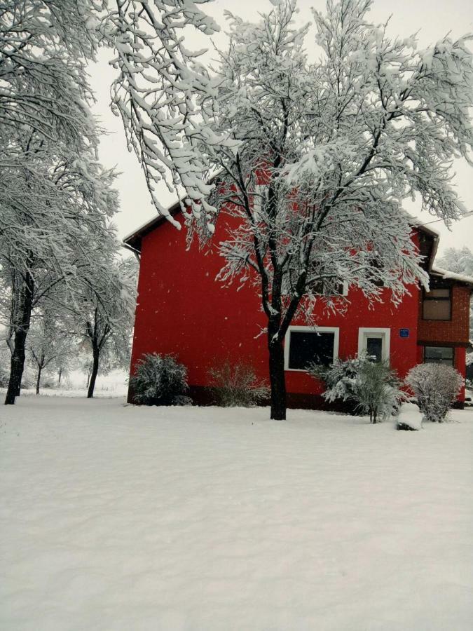 Holiday Home Modric Otočac Exteriör bild